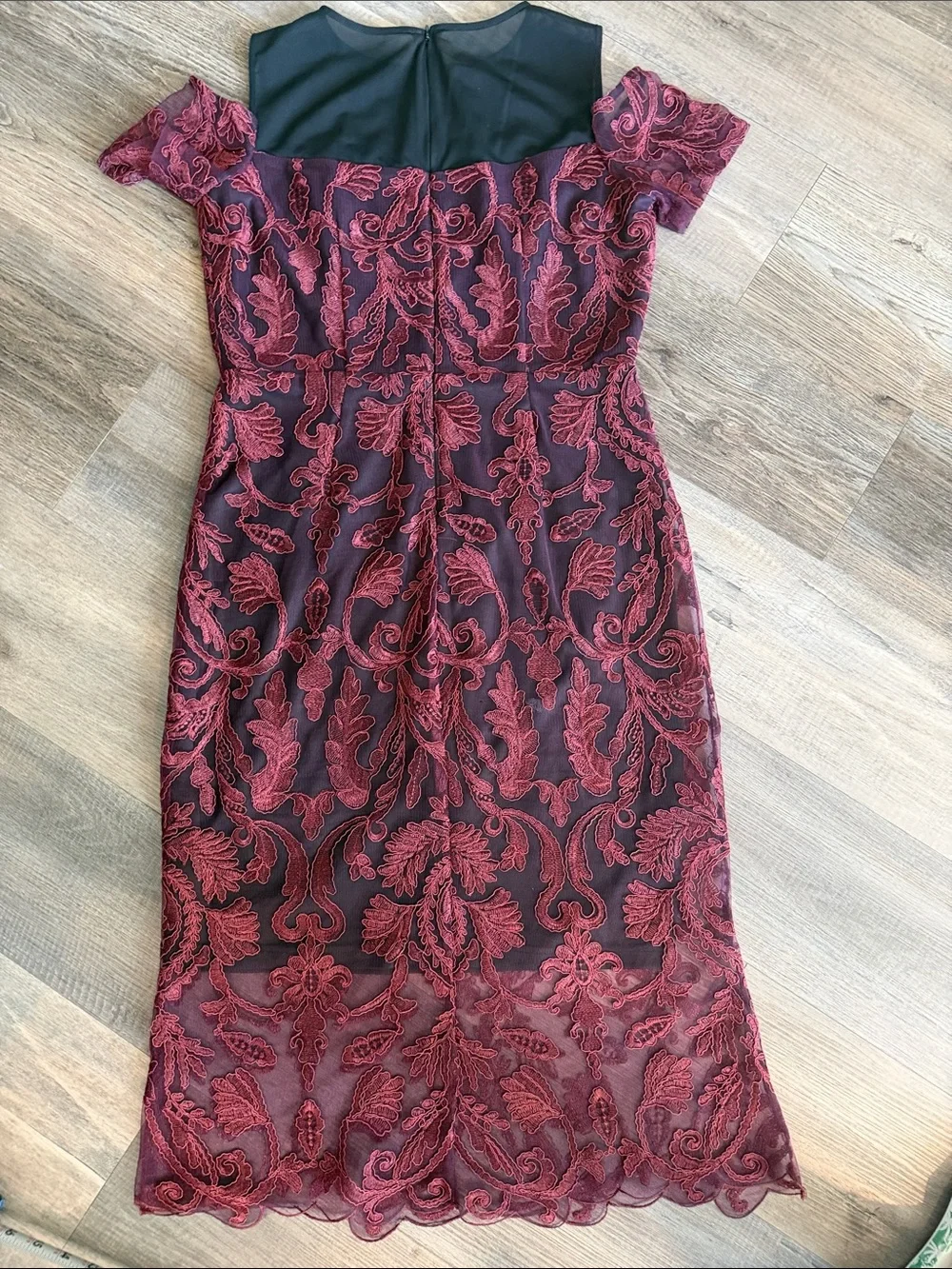 Off-Shoulder Lace Midi Dress in Burgundy - Picture 4 of 7